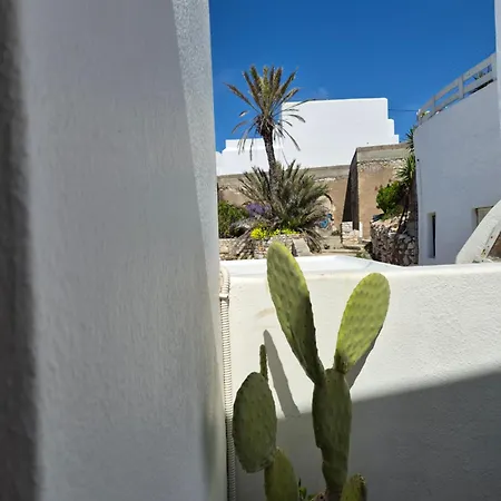 Islander House Center Apartment