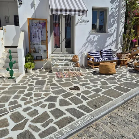 Islander House Center Naousa (Paros)